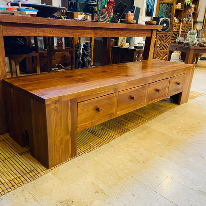Table basse minimaliste en teck