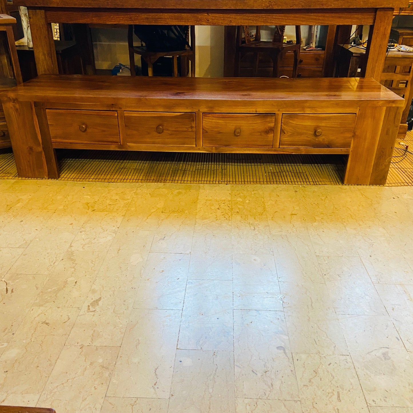 Table basse minimaliste en teck