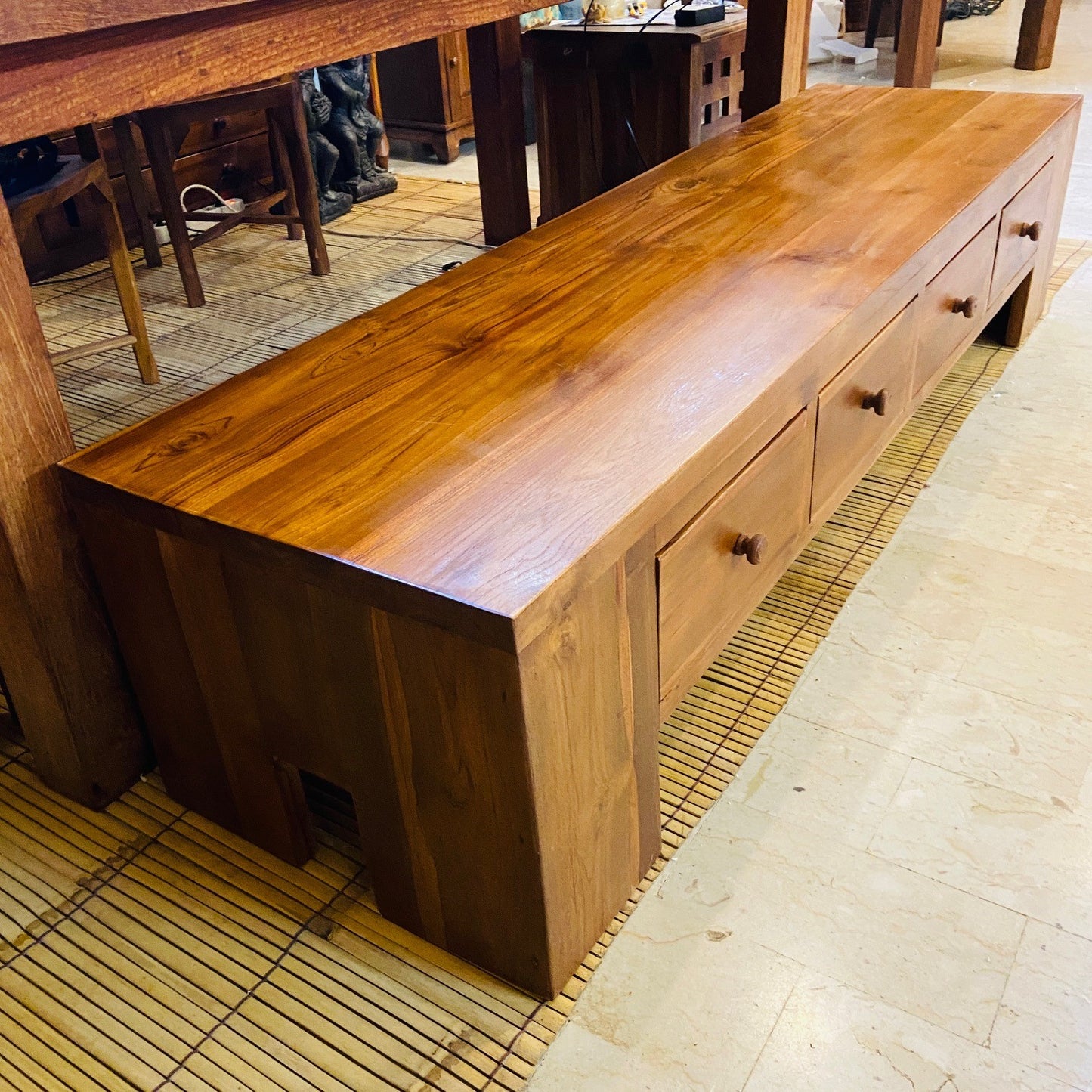 Table basse minimaliste en teck