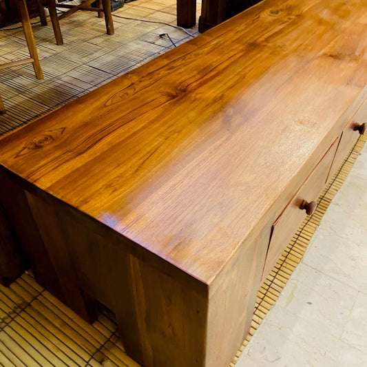 Table basse minimaliste en teck