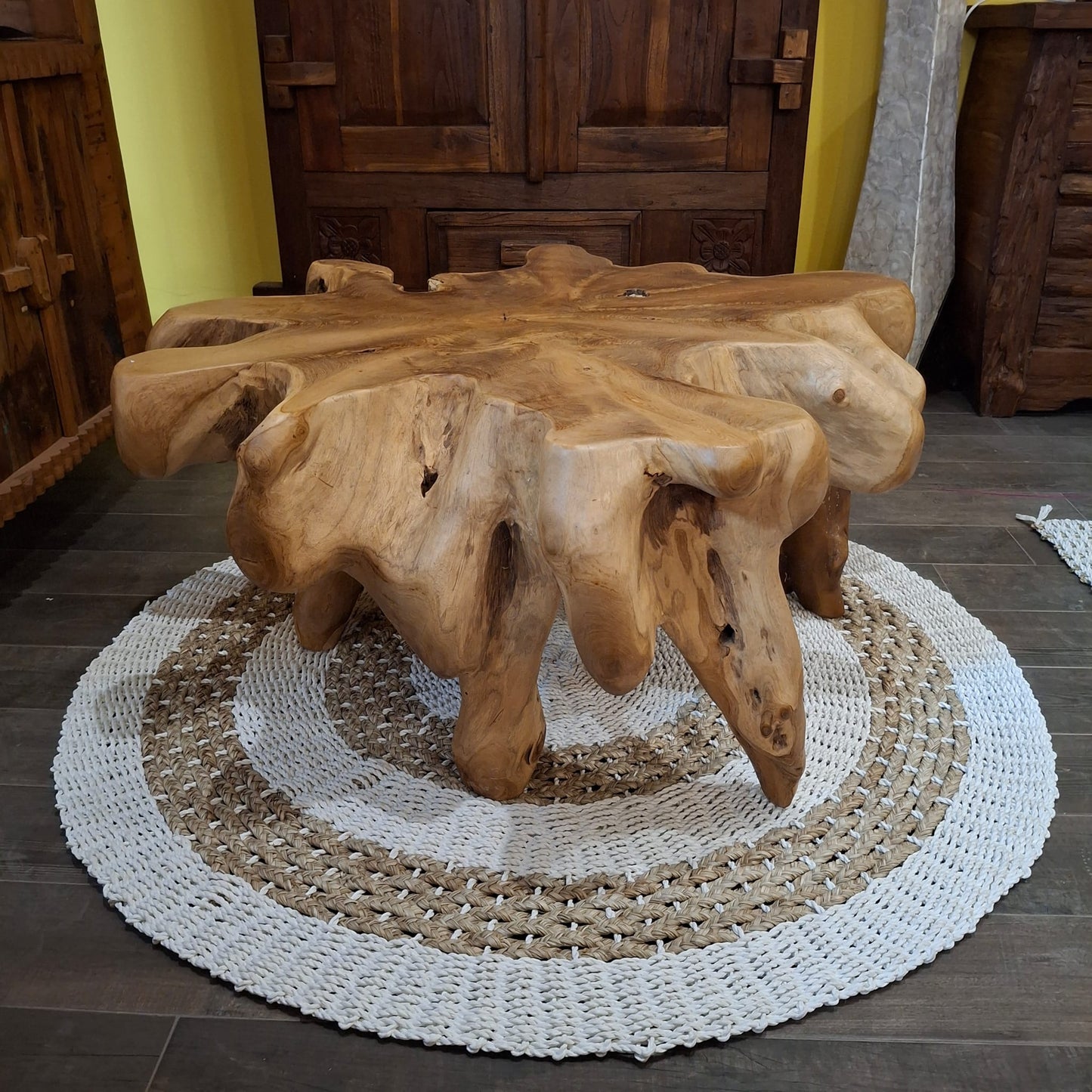 Tavolino etnico in radice di teak