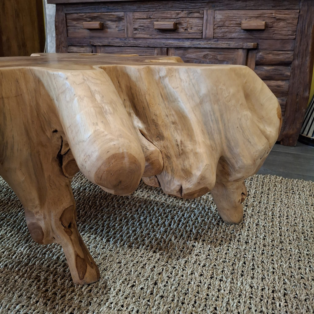 Tavolino etnico in radice intera di legno teak