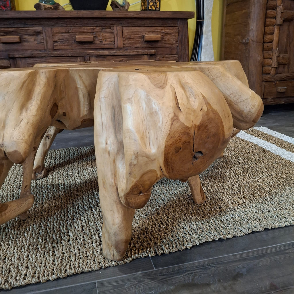 Tavolino etnico in radice intera di legno teak