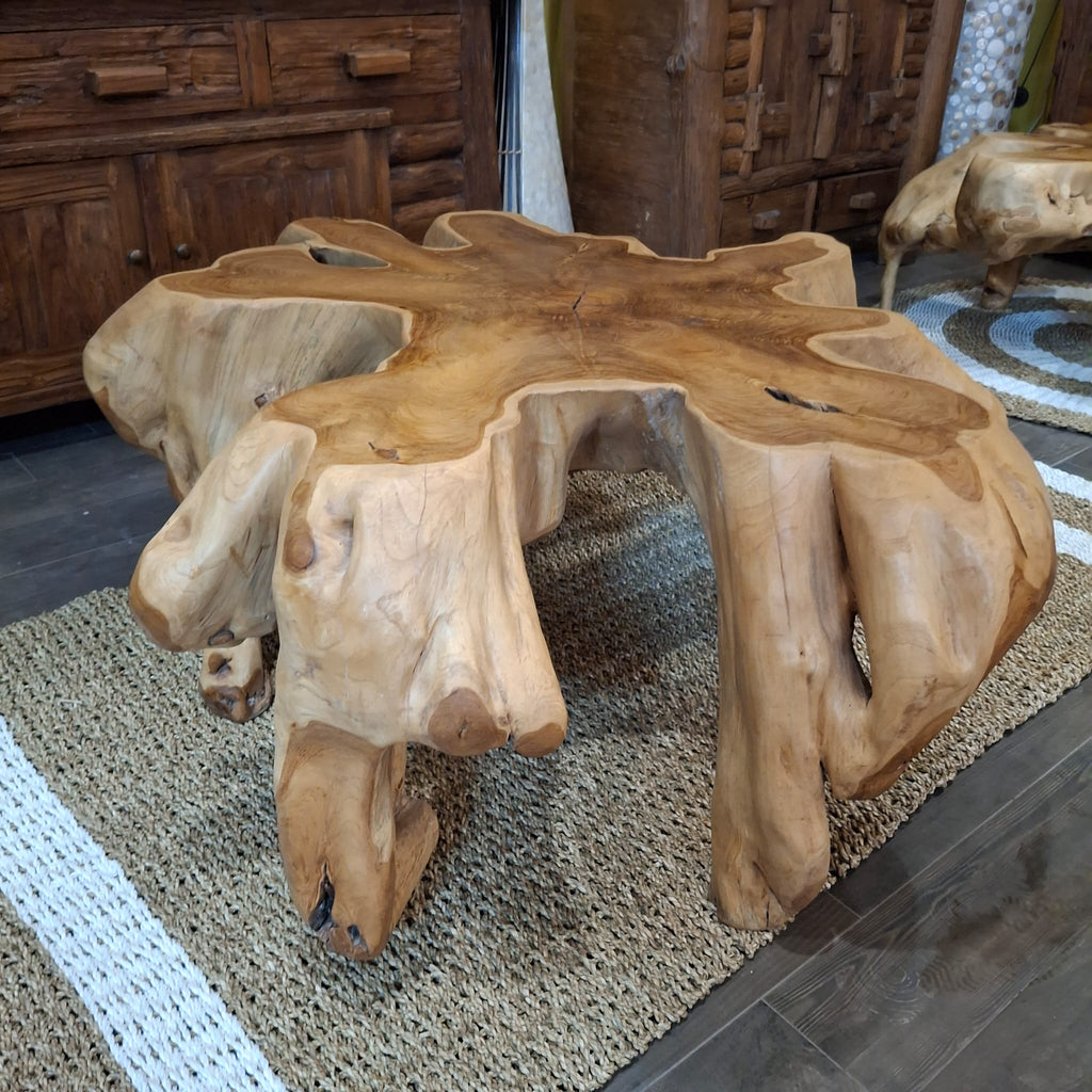 Tavolino etnico in radice intera di legno teak