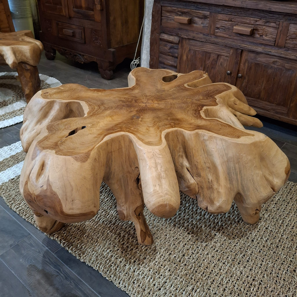 Tavolino etnico in radice intera di legno teak