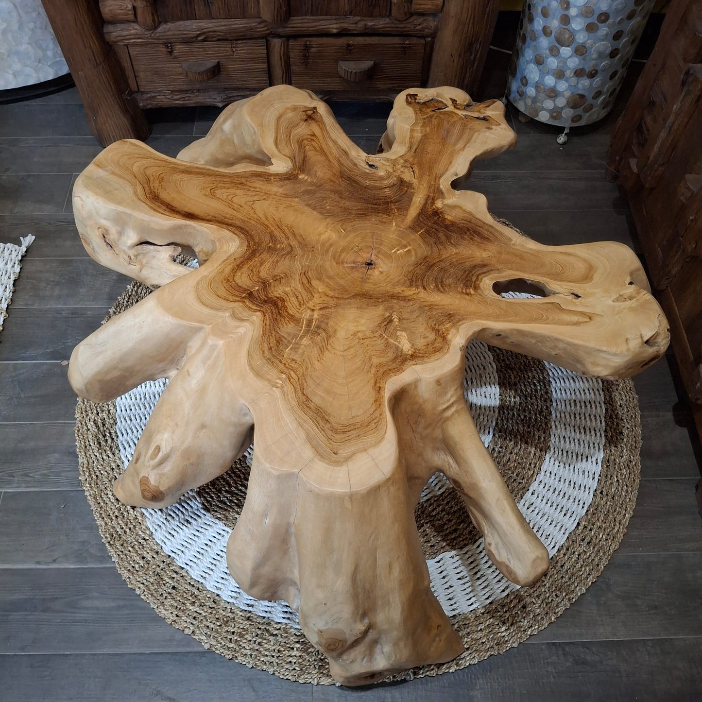 Tavolino in radice di teak etnico