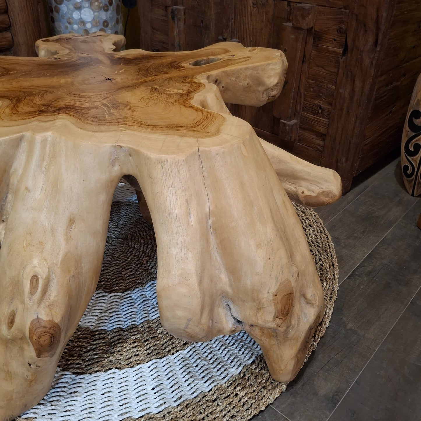 Tavolino in radice di teak etnico