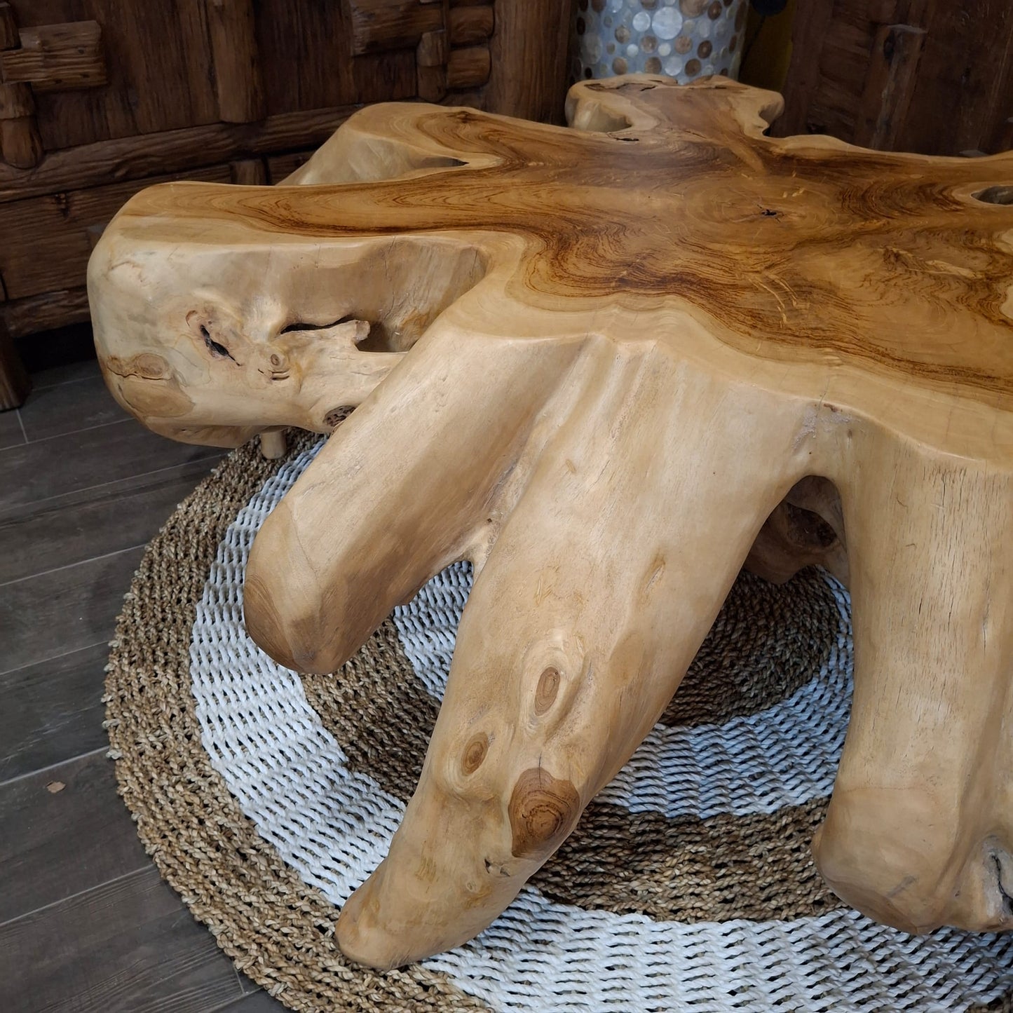 Tavolino in radice di teak etnico