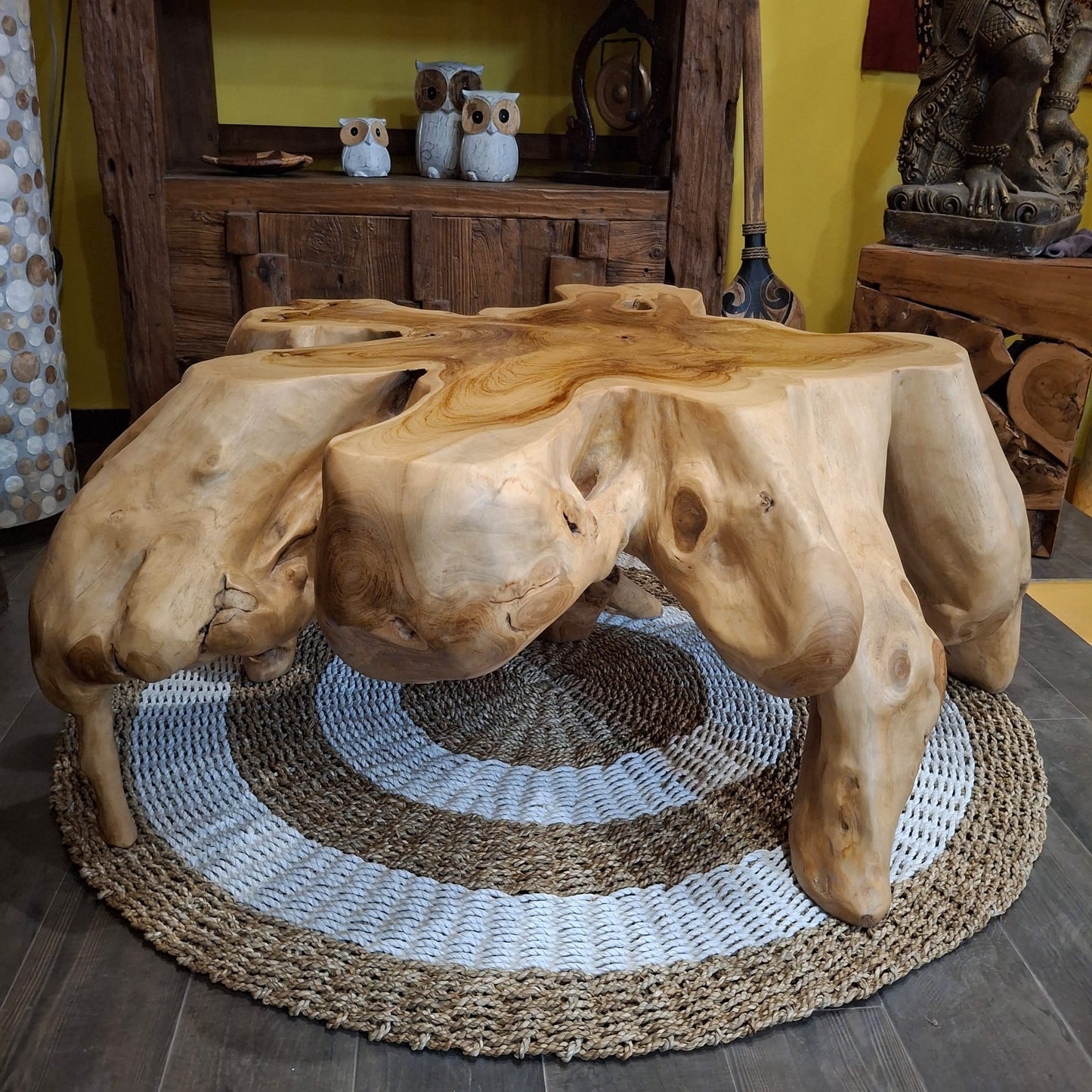 Tavolino in radice di teak etnico