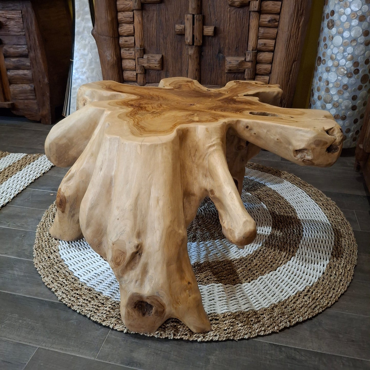 Tavolino in radice di teak etnico