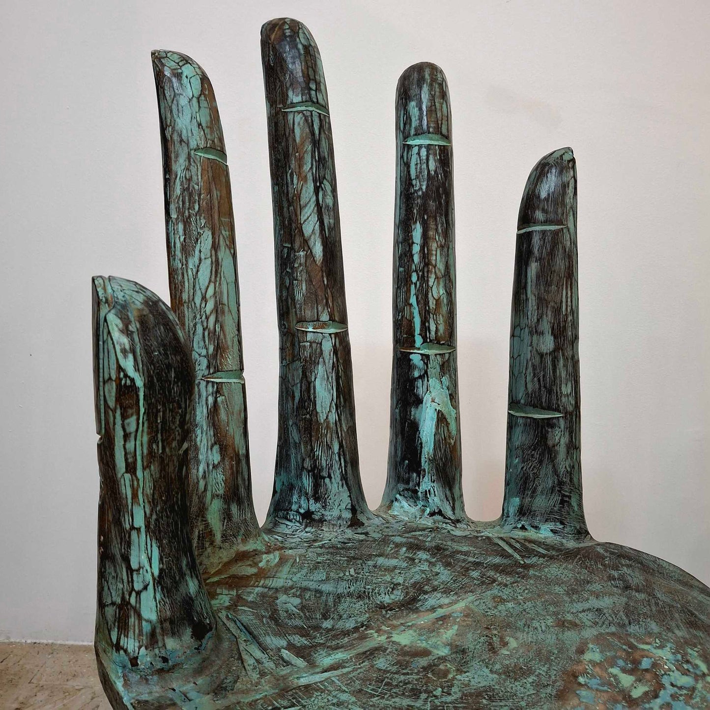 Table et chaises en forme de main, mobilier ethnique, art