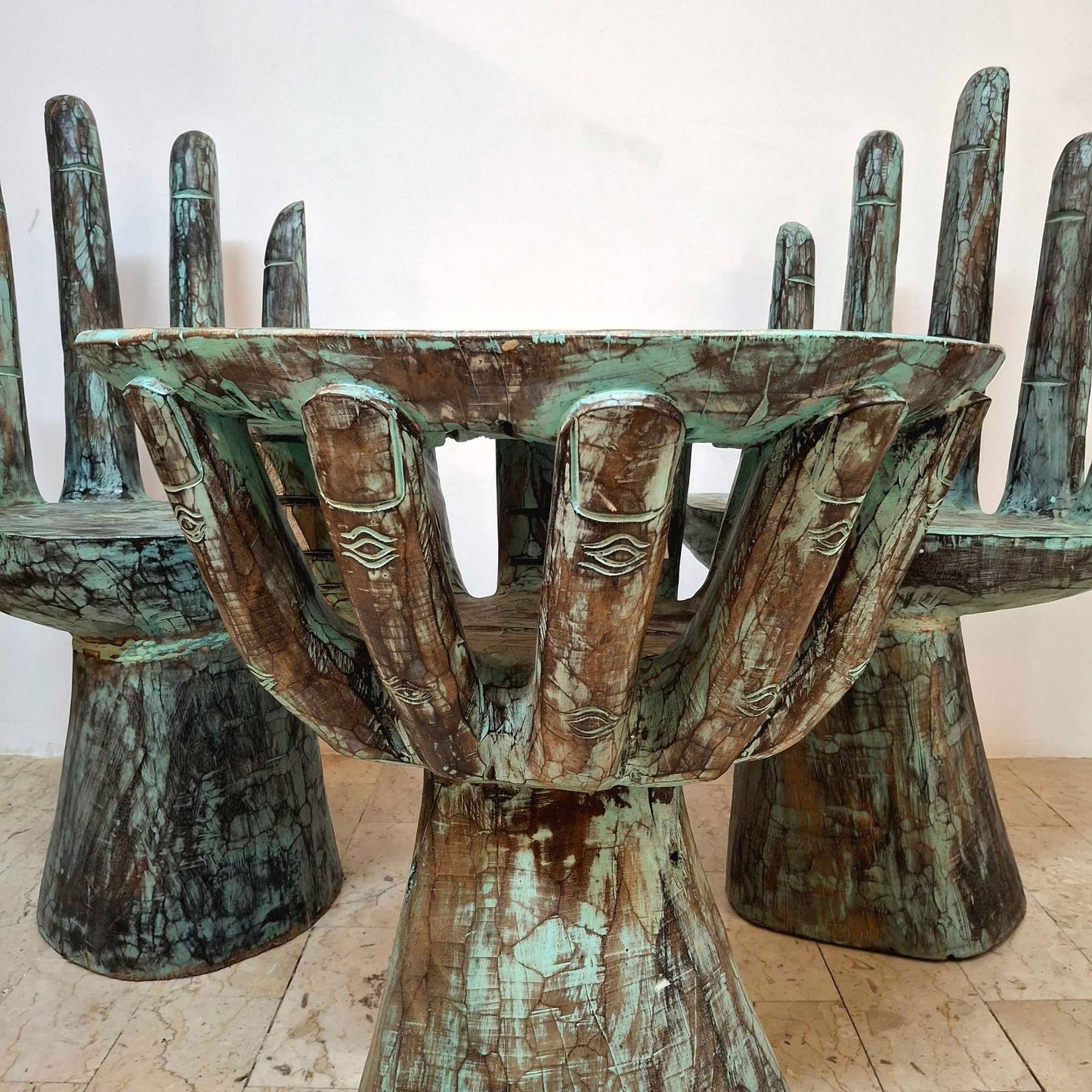 Table et chaises en forme de main, mobilier ethnique, art