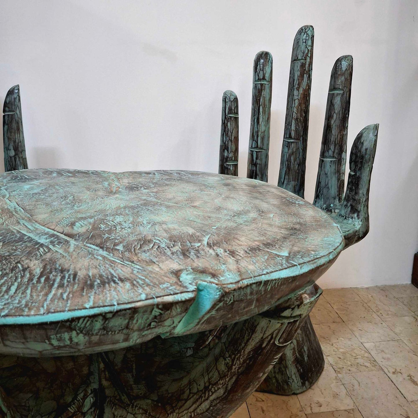 Table et chaises en forme de main, mobilier ethnique, art