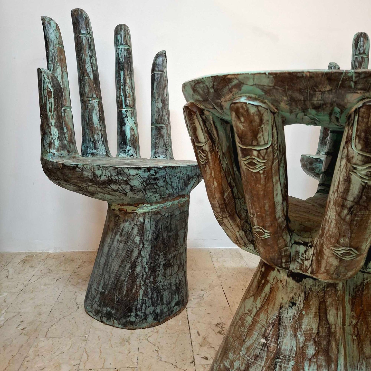Table et chaises en forme de main, mobilier ethnique, art