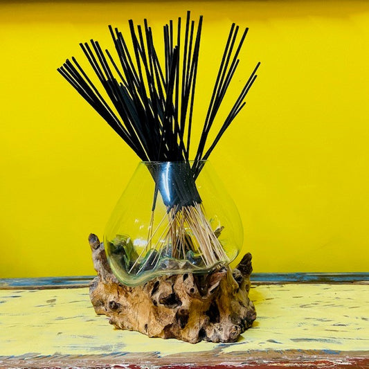 Vase en verre fusionné sur décor ethnique racine