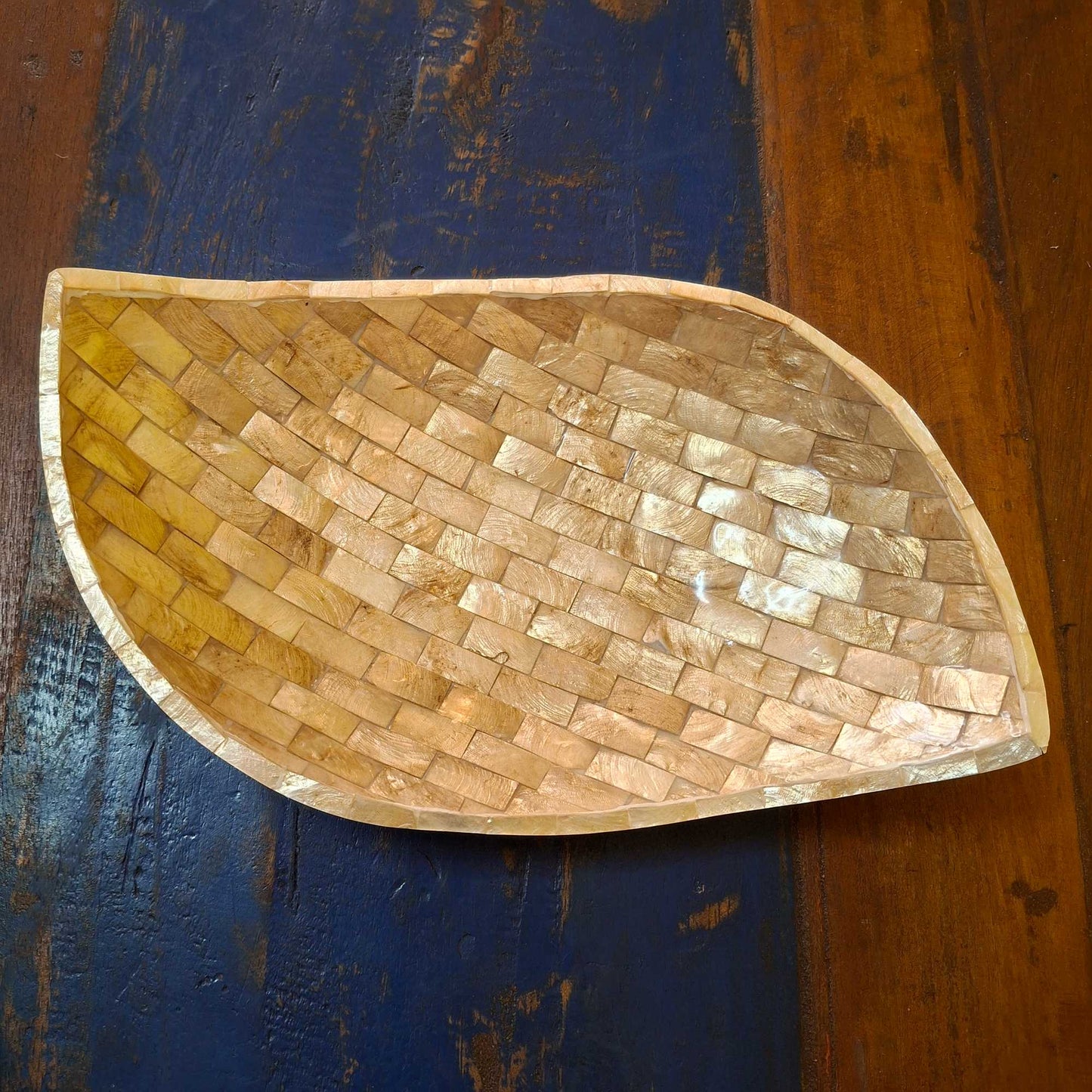 Decorative mother of pearl tray to empty pockets