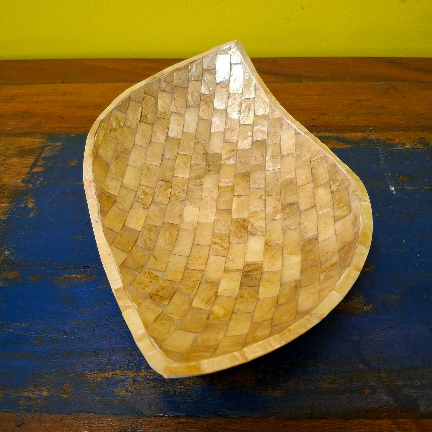 Decorative mother of pearl tray to empty pockets