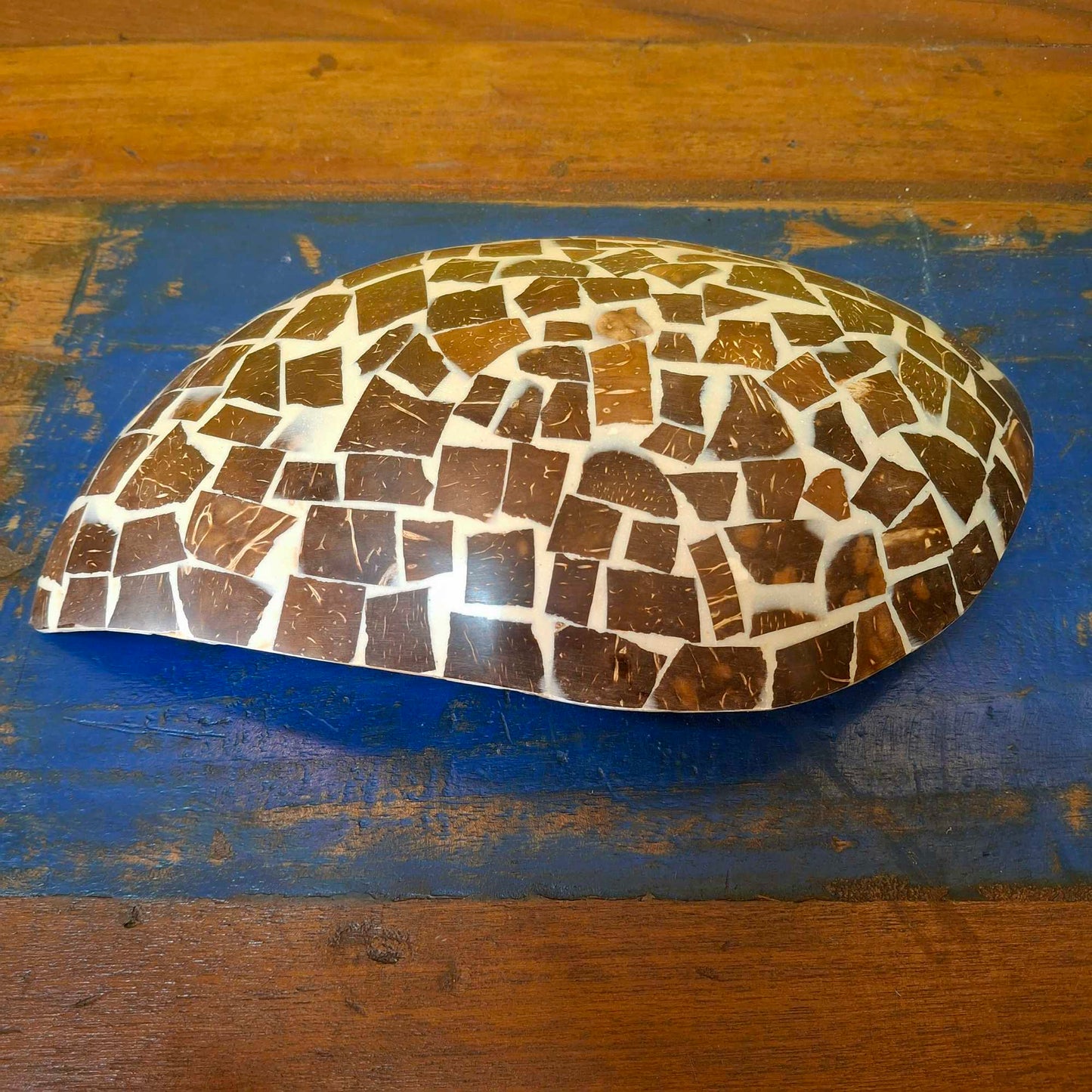 Decorative mother of pearl tray to empty pockets
