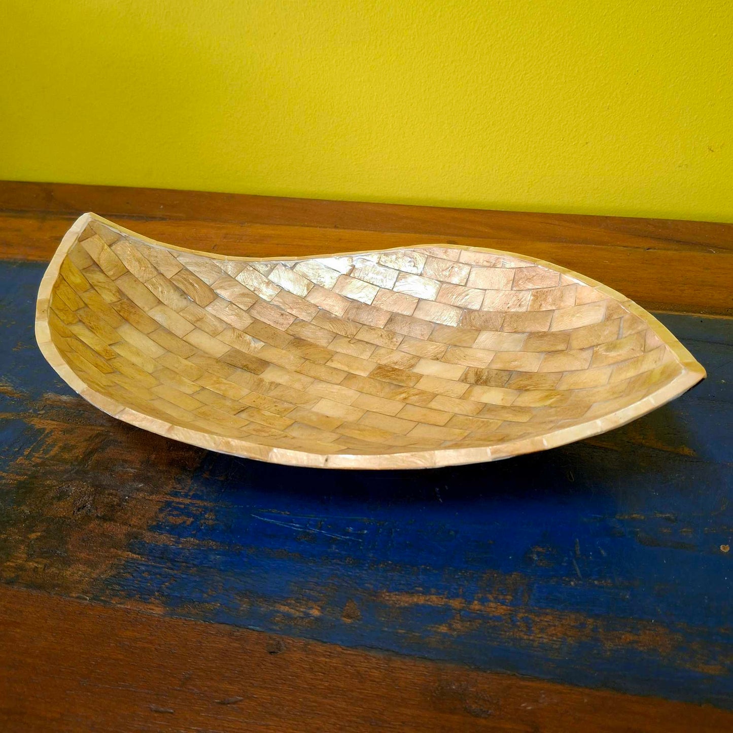 Decorative mother of pearl tray to empty pockets