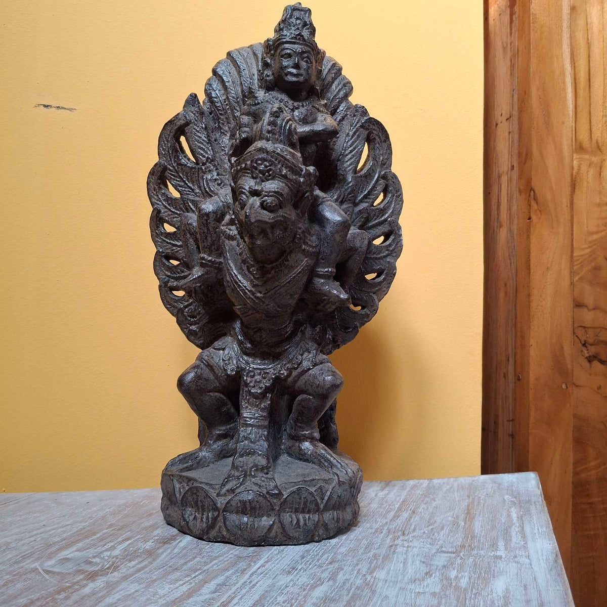 Visnu Garuda statua in pietra sacra indu Bali