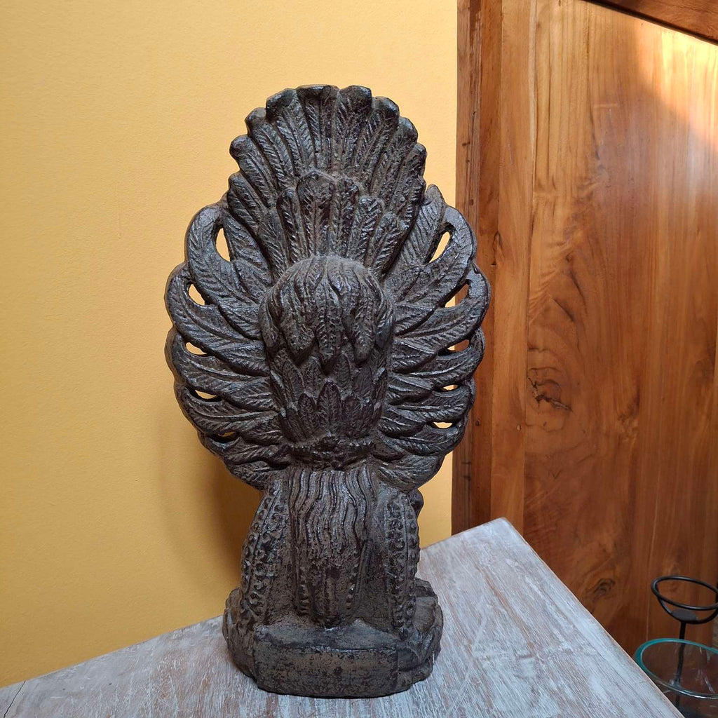 Visnu Garuda statua in pietra sacra indu Bali