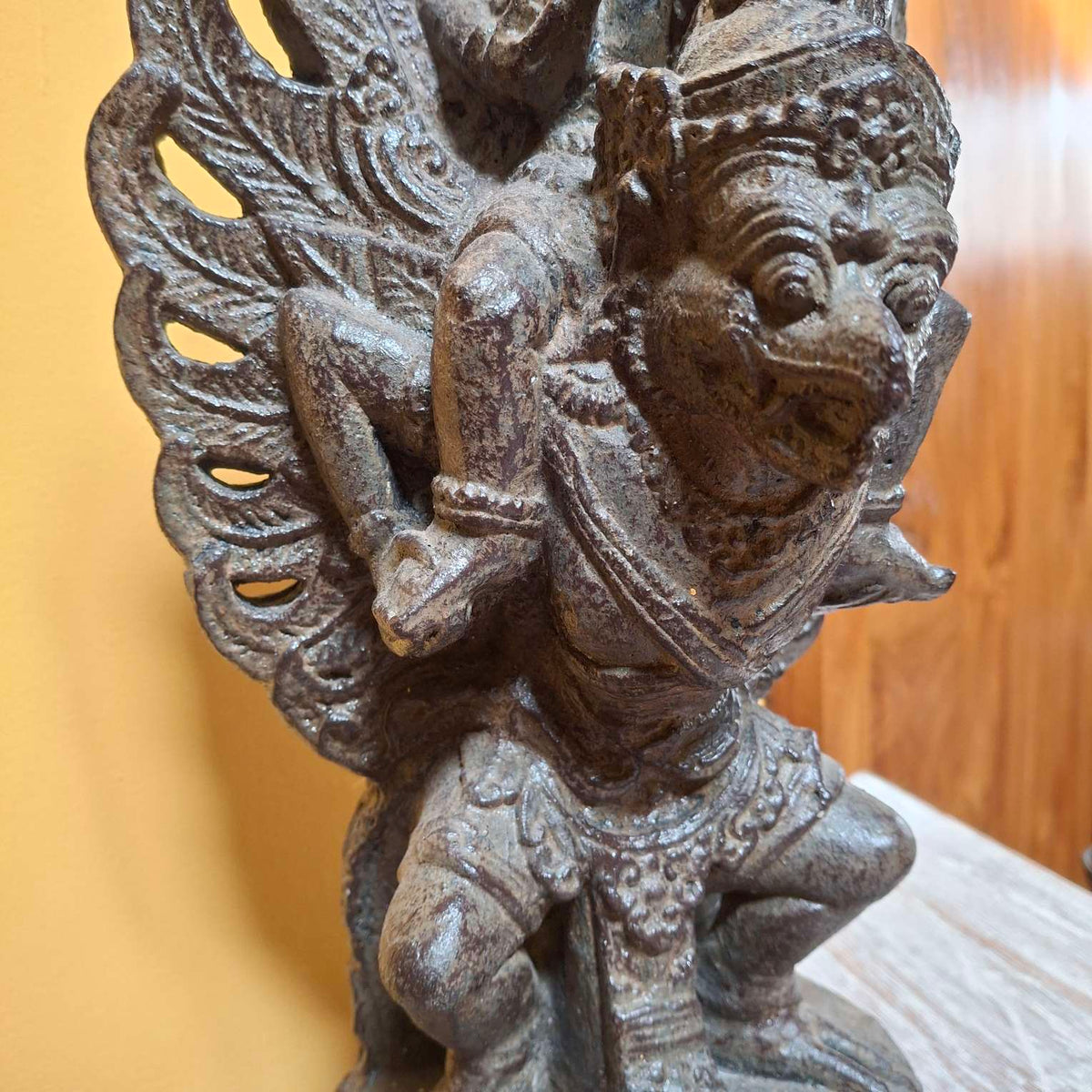 Visnu Garuda statua in pietra sacra indu Bali