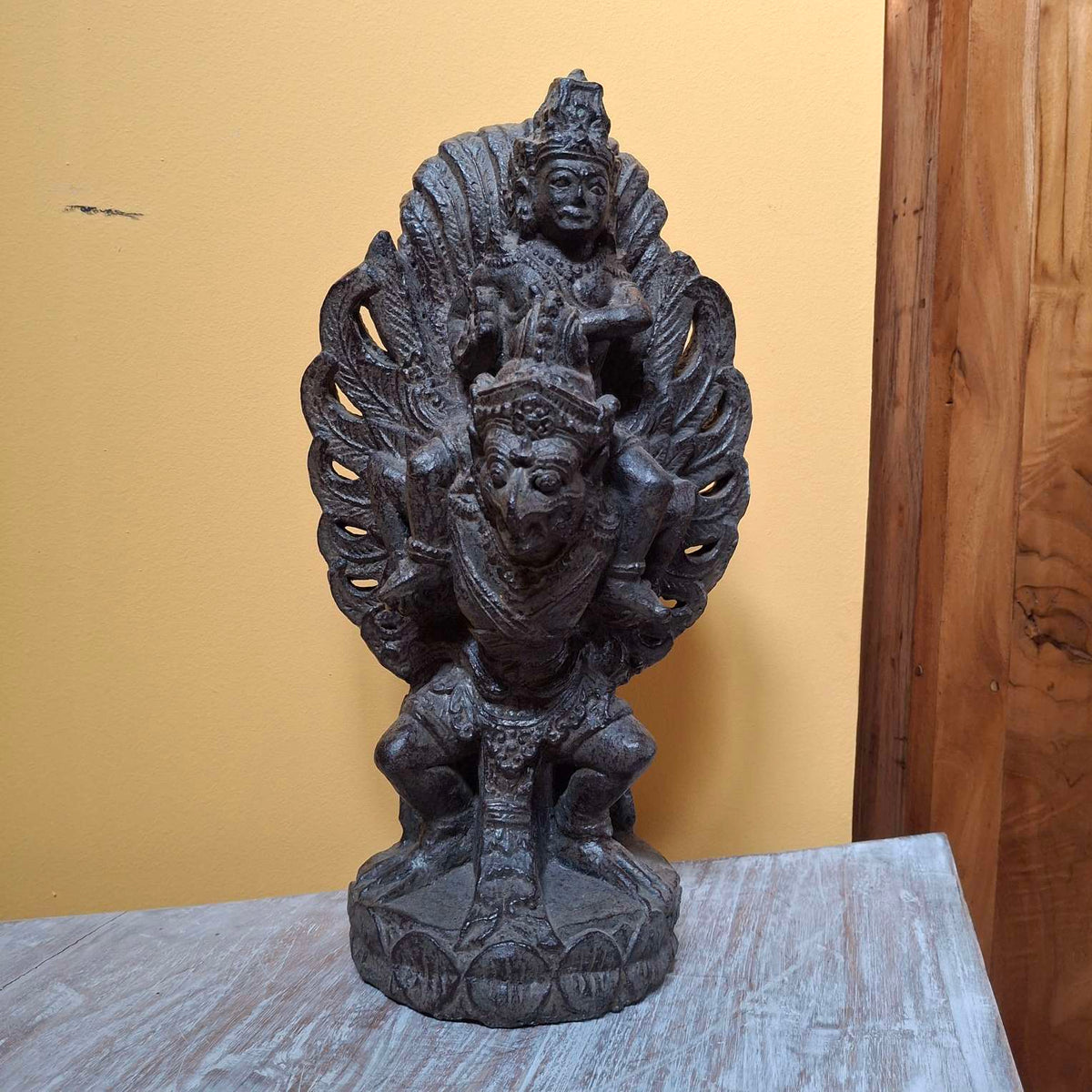 Visnu Garuda statua in pietra sacra indu Bali