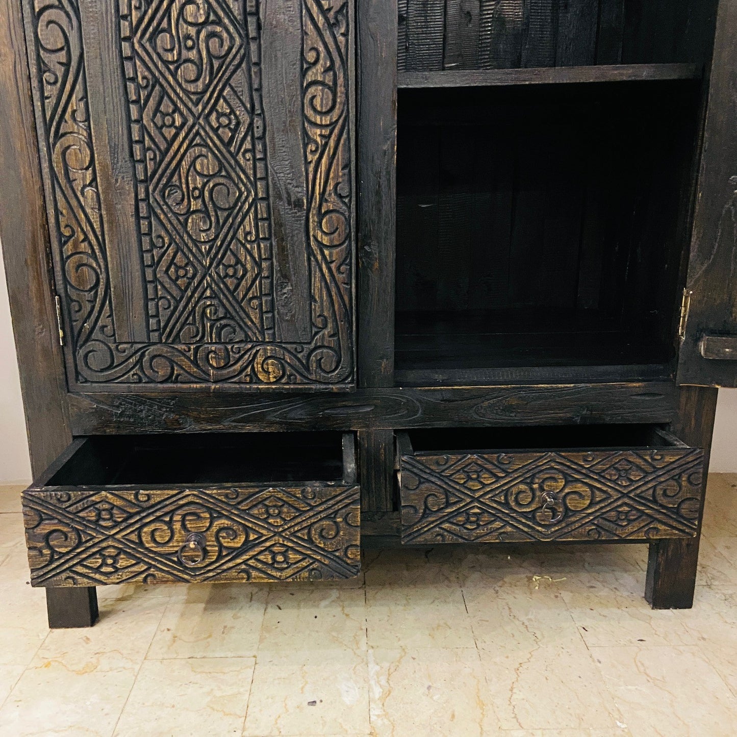 Armoire ethnique viking Armoire tribale celtique