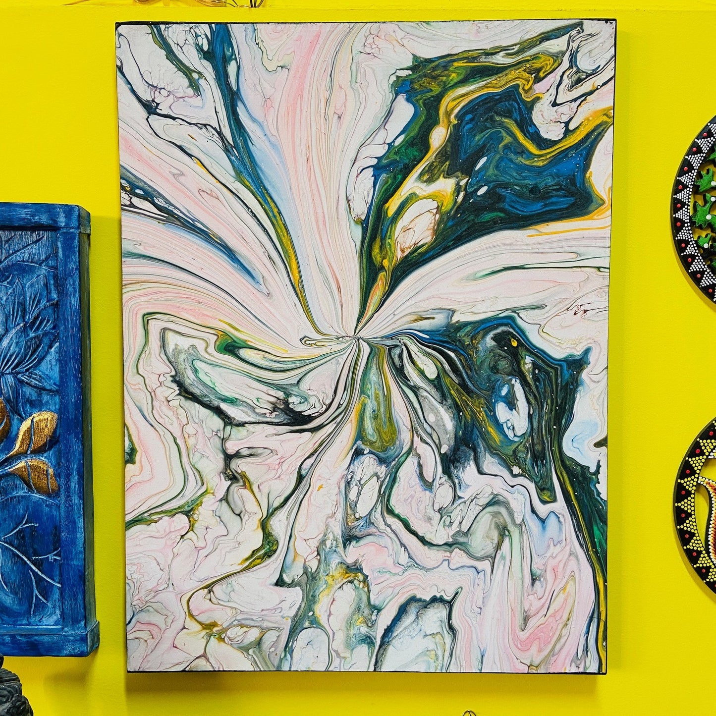 Peinture abstraite sur toile peinte dans un style ethnique moderne