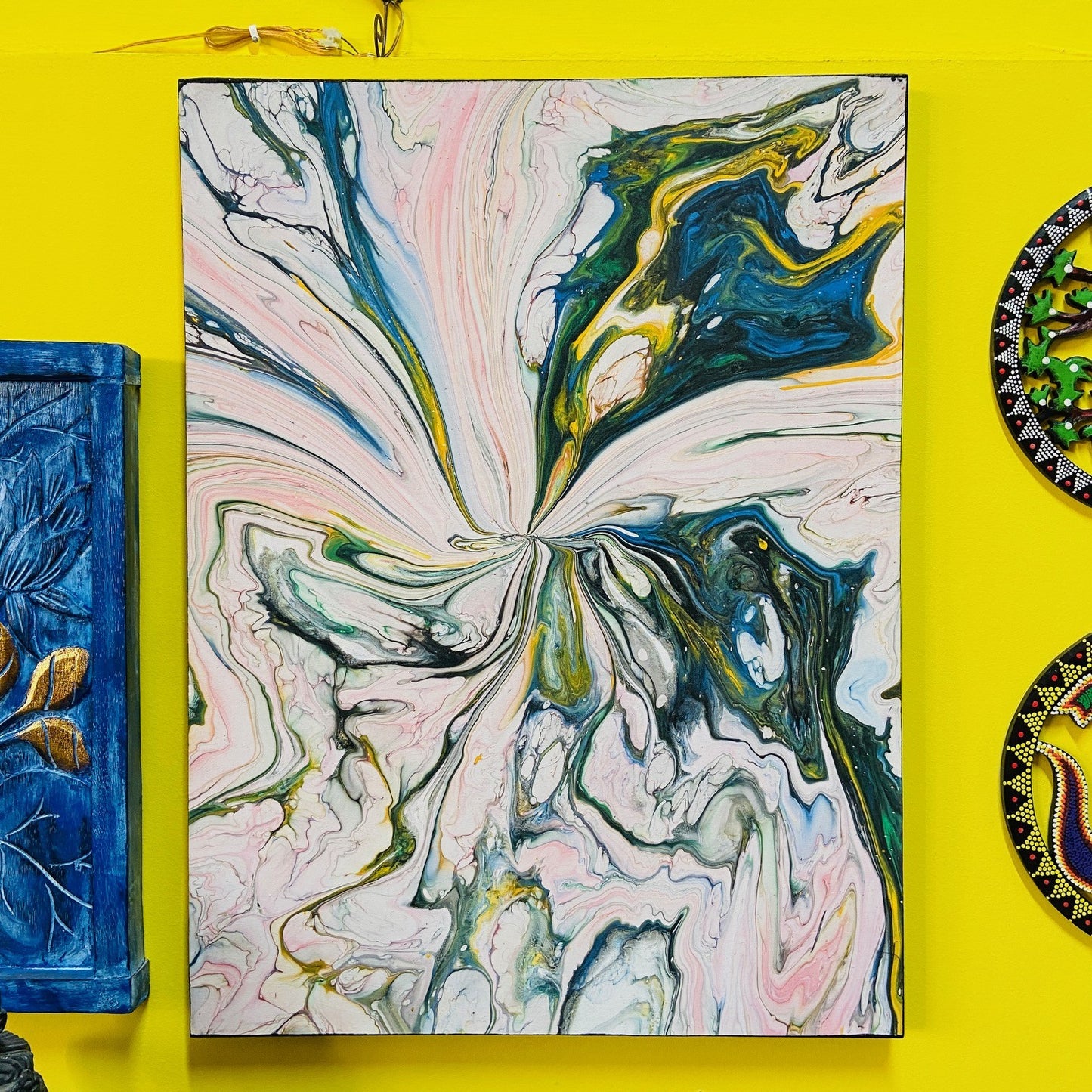 Peinture abstraite sur toile peinte dans un style ethnique moderne