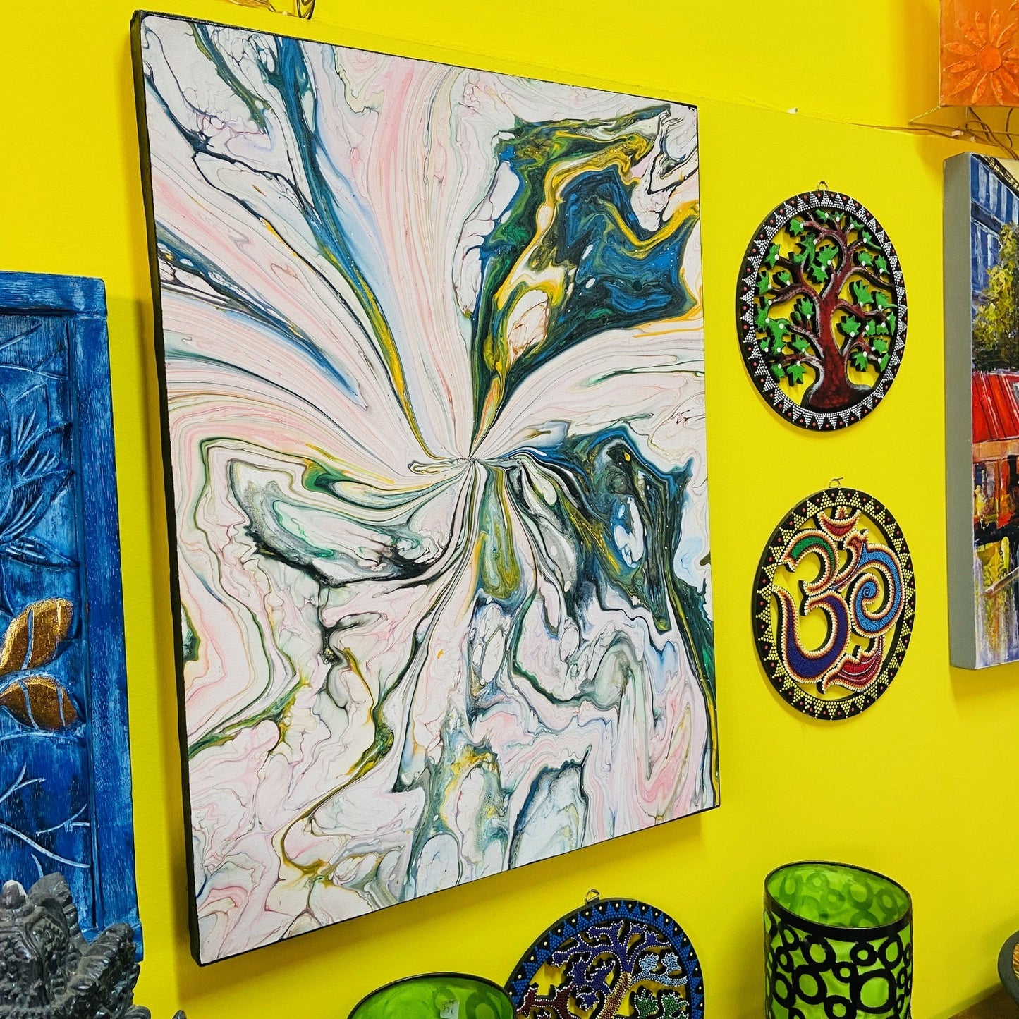 Peinture abstraite sur toile peinte dans un style ethnique moderne