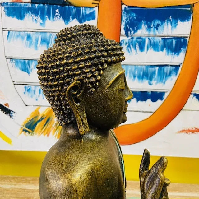Buddha in meditazione statua orientale yoga zen