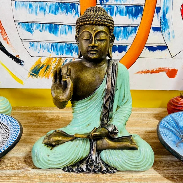 Buddha in meditazione statua orientale yoga zen