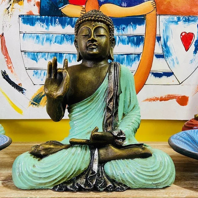Buddha in meditazione statua orientale yoga zen