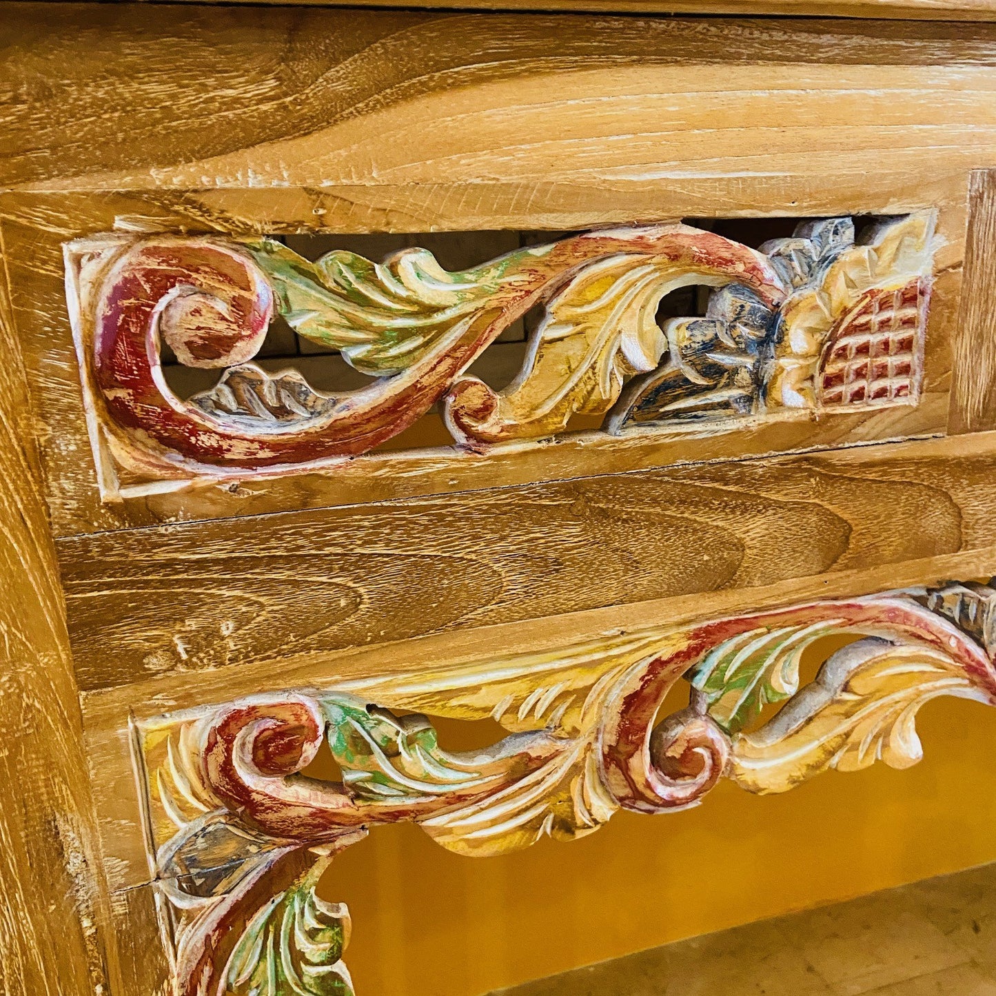 Console ethnique meuble d'entrée sculptures florales