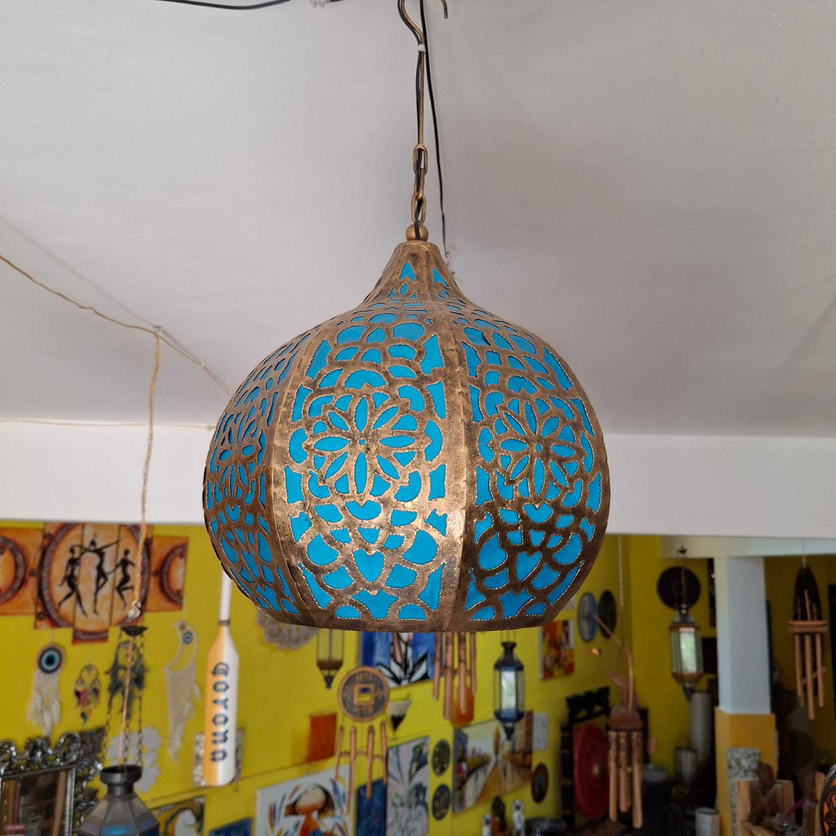 Lampadario orientale in ferro battuto ricamato