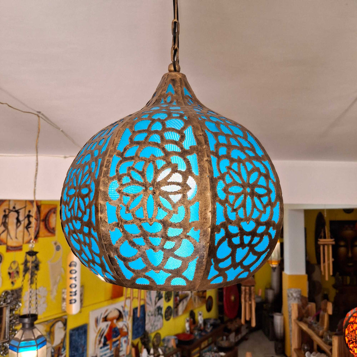 Lampadario orientale in ferro battuto ricamato
