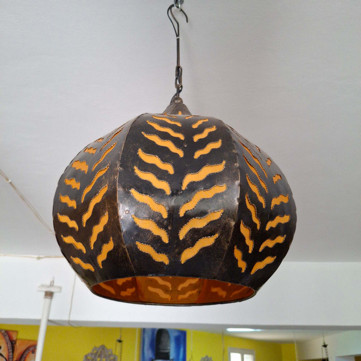 lampadario etnico orientale in ferro battuto