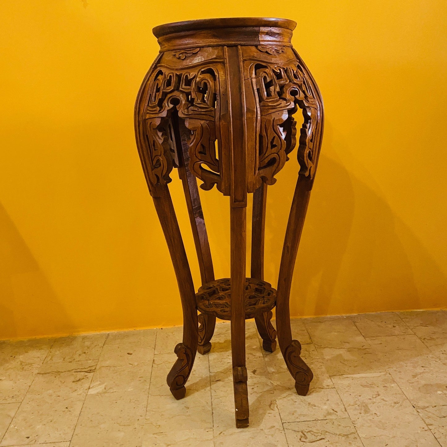 Tabouret piédestal ethnique sculpté en bois déco