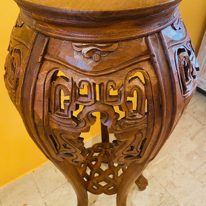 Tabouret piédestal ethnique sculpté en bois déco