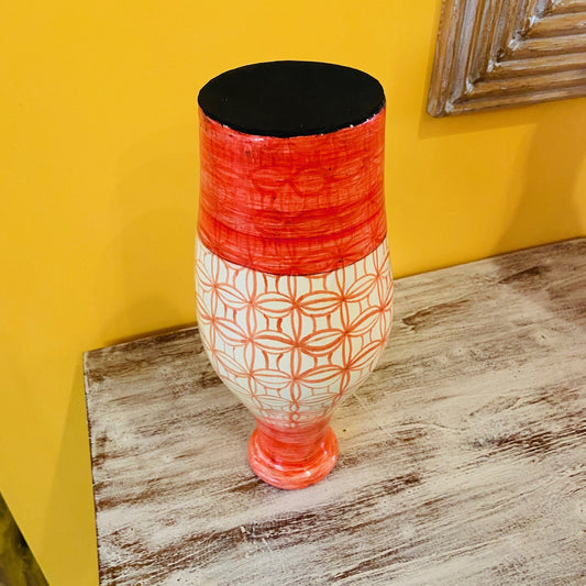 Vases en terre cuite à motifs ethniques