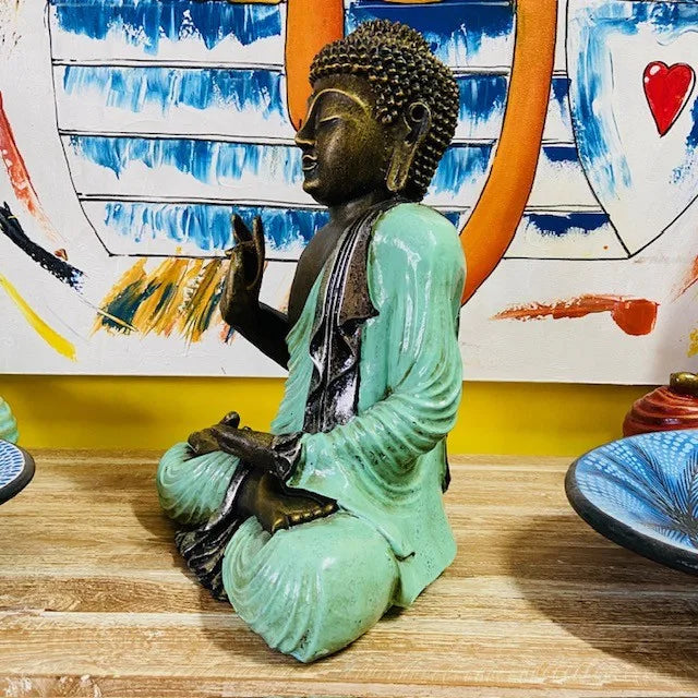 Buddha in meditazione statua orientale yoga zen