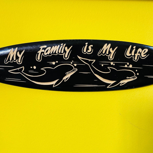 Planche de surf avec des dauphins Ma famille est ma vie