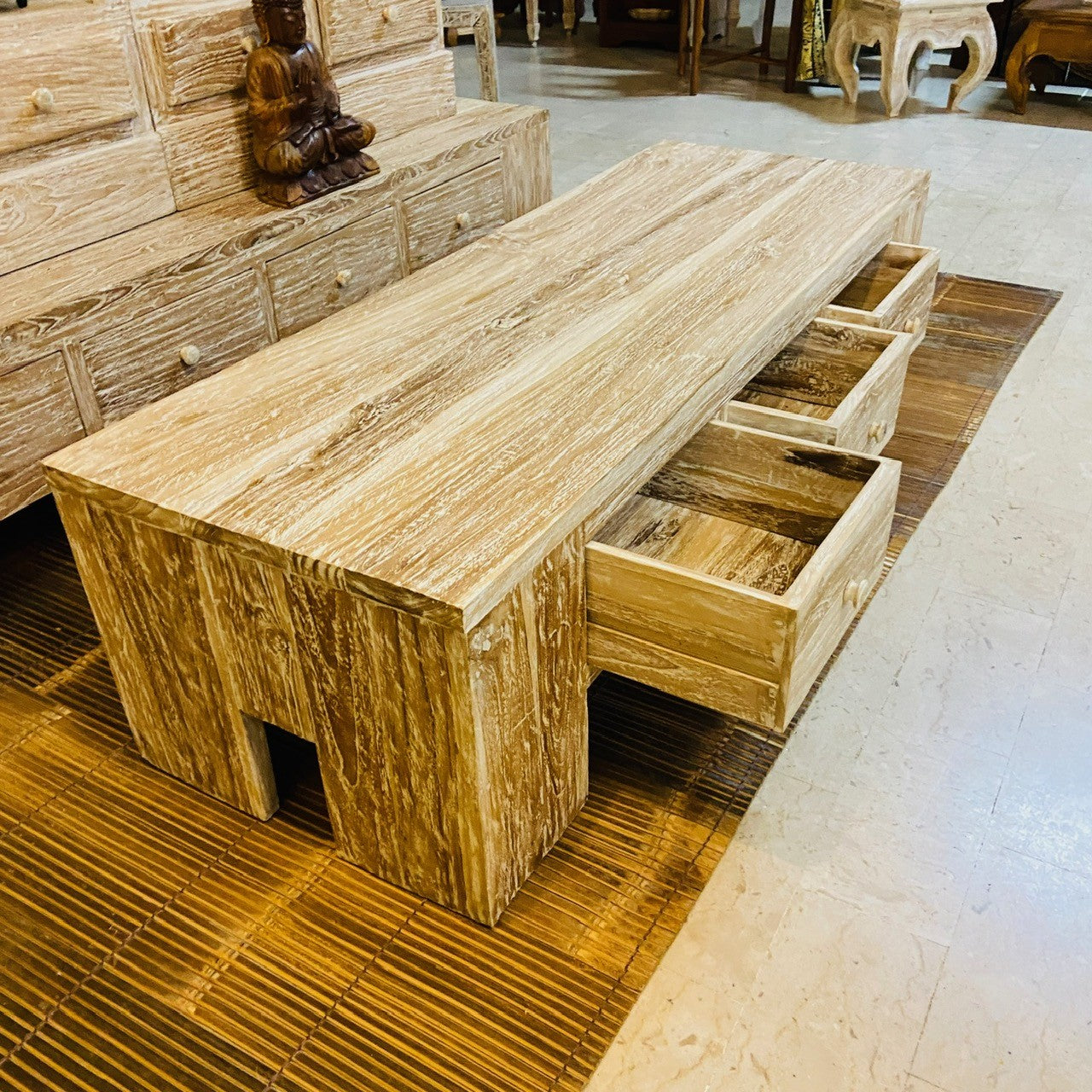 Table basse en teck de style shabby chic