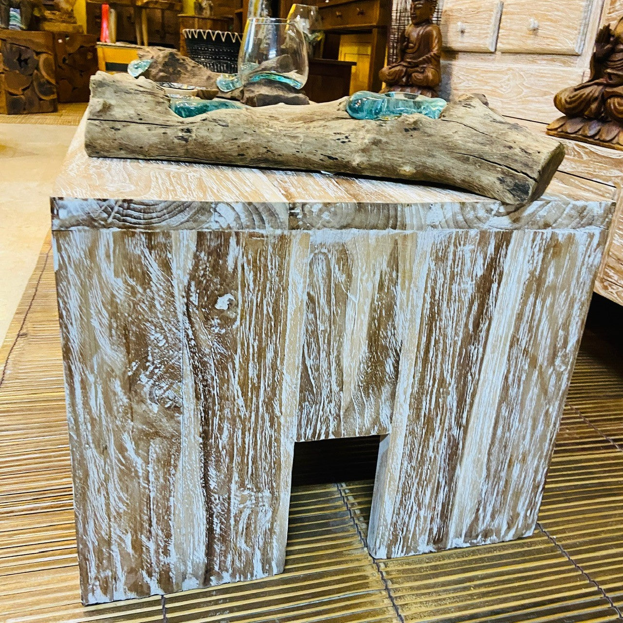 Table basse en teck de style shabby chic