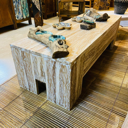 Table basse en teck de style shabby chic