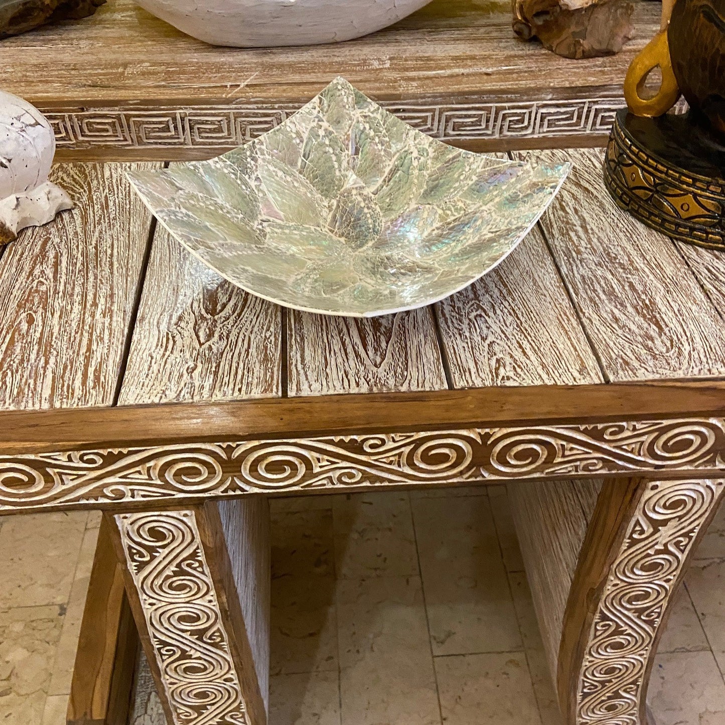 Plateau en nacre et assiette centrale en argent