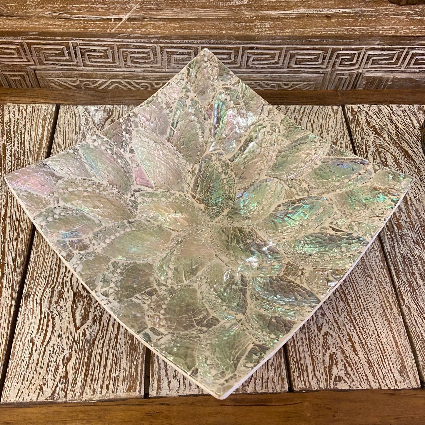 Plateau en nacre et assiette centrale en argent