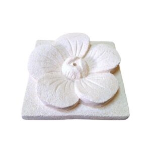 Portaincenso a forma di fiore in pietra viva indonesiana