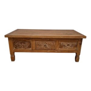 Tavolino in legno teak con intagli floreali